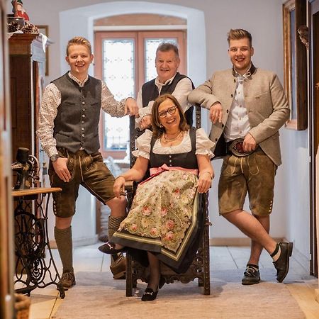 Hotel Hoferwirt ノイシュティフト・イム・シュトゥーバイタール エクステリア 写真