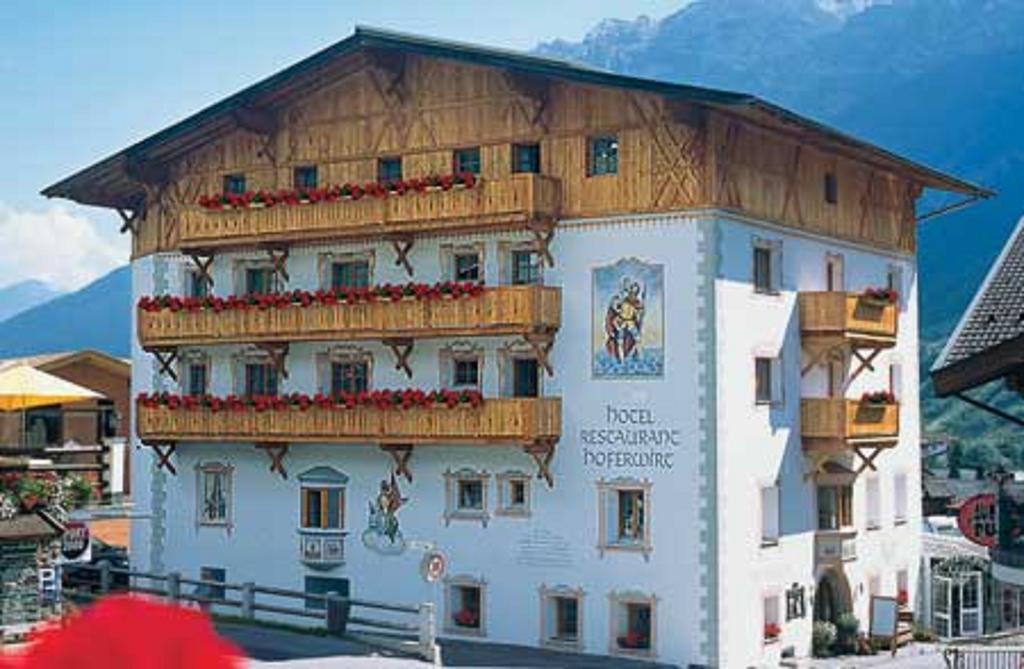 Hotel Hoferwirt ノイシュティフト・イム・シュトゥーバイタール エクステリア 写真