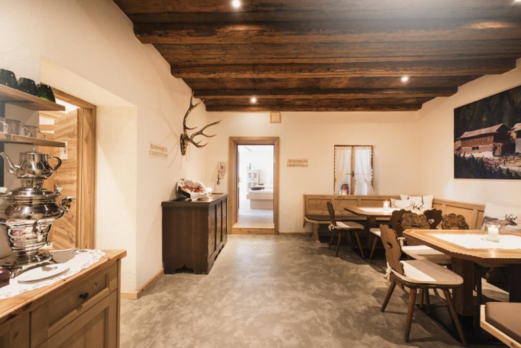 Hotel Hoferwirt ノイシュティフト・イム・シュトゥーバイタール エクステリア 写真