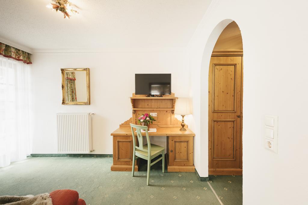 Hotel Hoferwirt ノイシュティフト・イム・シュトゥーバイタール エクステリア 写真